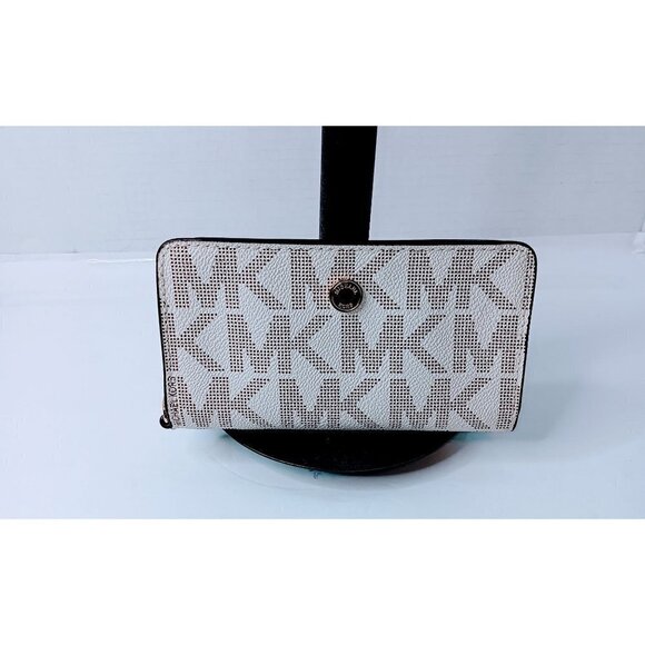 Michael Kors Phone Wristlet Wallet - Picture 8 of 8